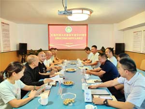 昆明市会泽商会举行庆祝建军99周年退役军人座谈会